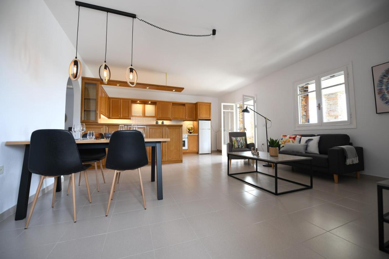 Amazing 2 Bedroom Apartment Overlooking The Marina Of Vourkari Luaran gambar