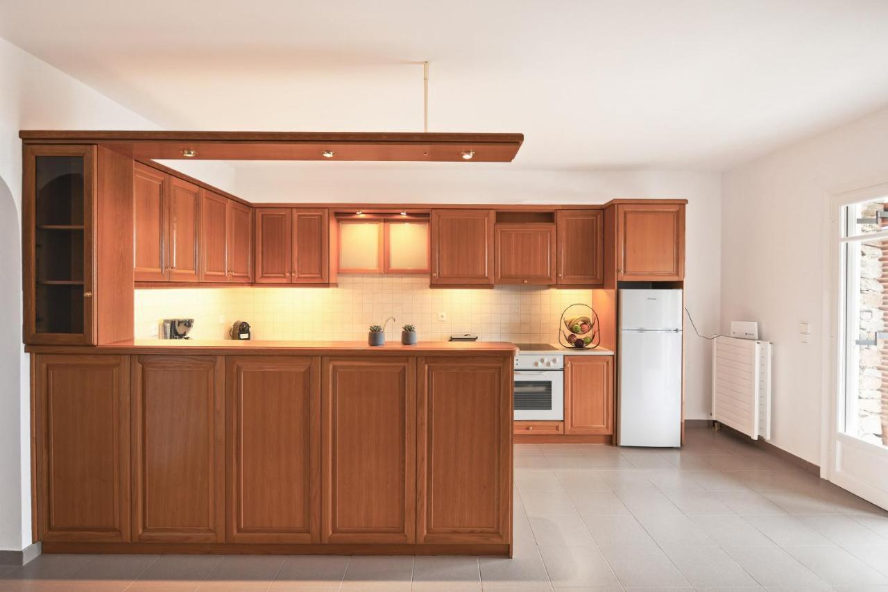 Amazing 2 Bedroom Apartment Overlooking The Marina Of Vourkari Luaran gambar